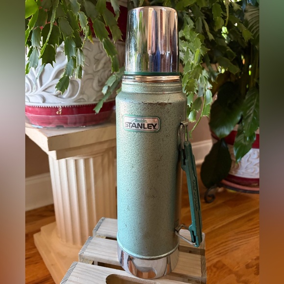 Stanley Vintage Aladdin Green Vacuum Bottle Thermos 1 Quart - Picture 1 of 7
